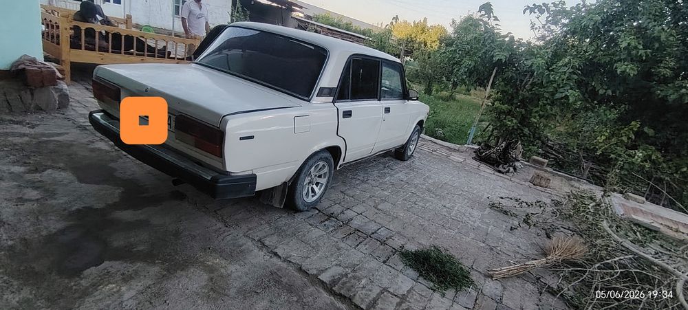 Vaz 2107 sotiladi