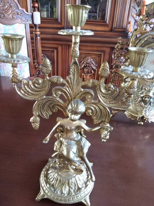 Каминен часовник и два свещника