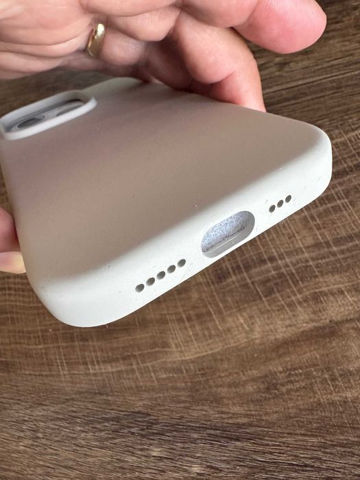 Оригинален калъф Elago Magnetic Silicone за iPhone 15 pro