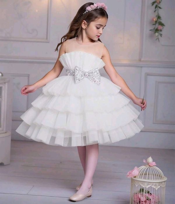 Детска рокля в бяло