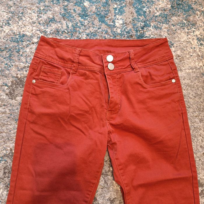 Pantaloni damă capri