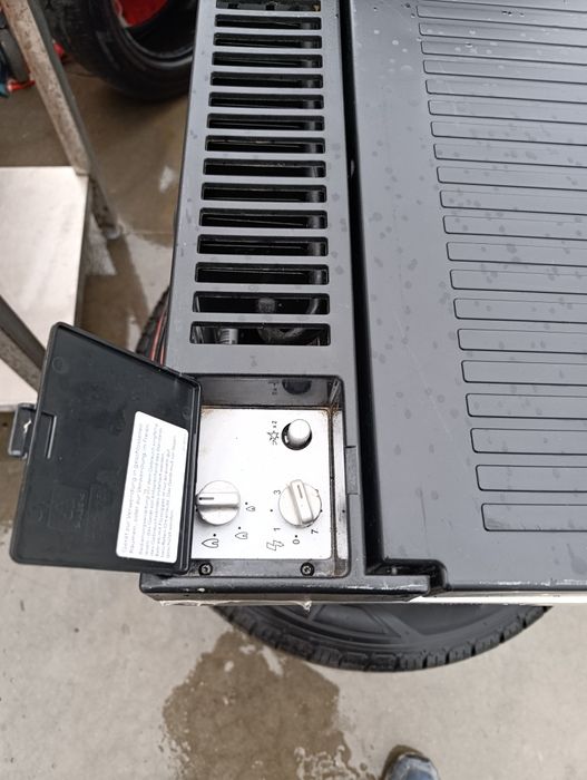 Dometic хладилник 12/220v и газ