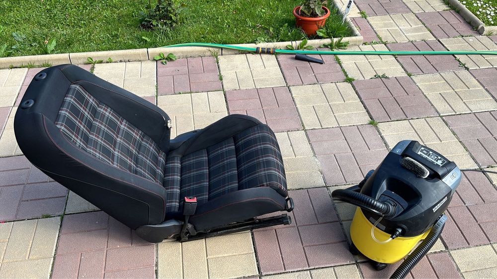 Curatare canapele, tapiterii auto, covoare, scaune