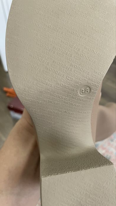 Продам женские осение ботинки