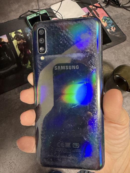 Samsung A50 продам смартфон