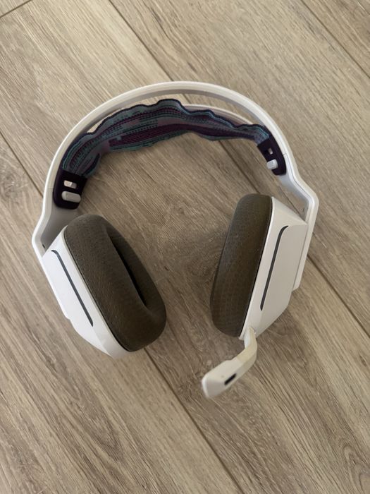 Наушники Logitech G733