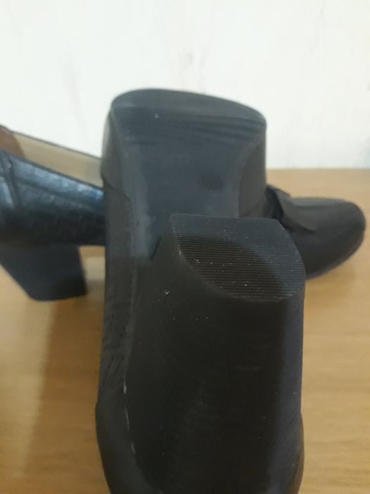 Нови естествена кожа обувки