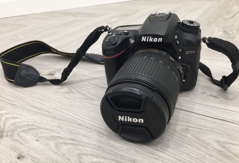 Nikon D7200 Kit 18-140 ED VR DX черный