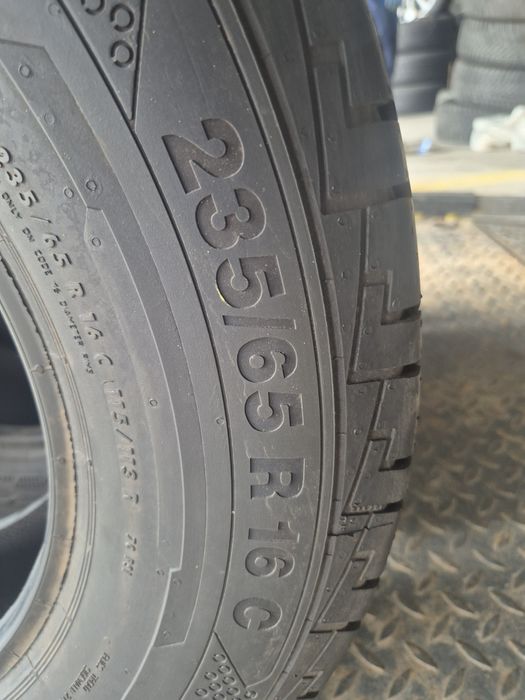 Vand set anvelope 235.65.16C