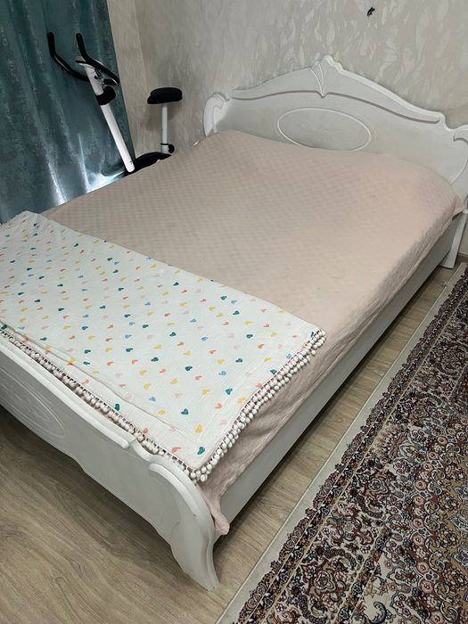 Продам кровать с матрасом
