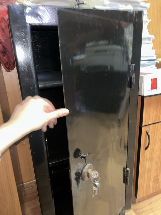 Сейф б/у продаем