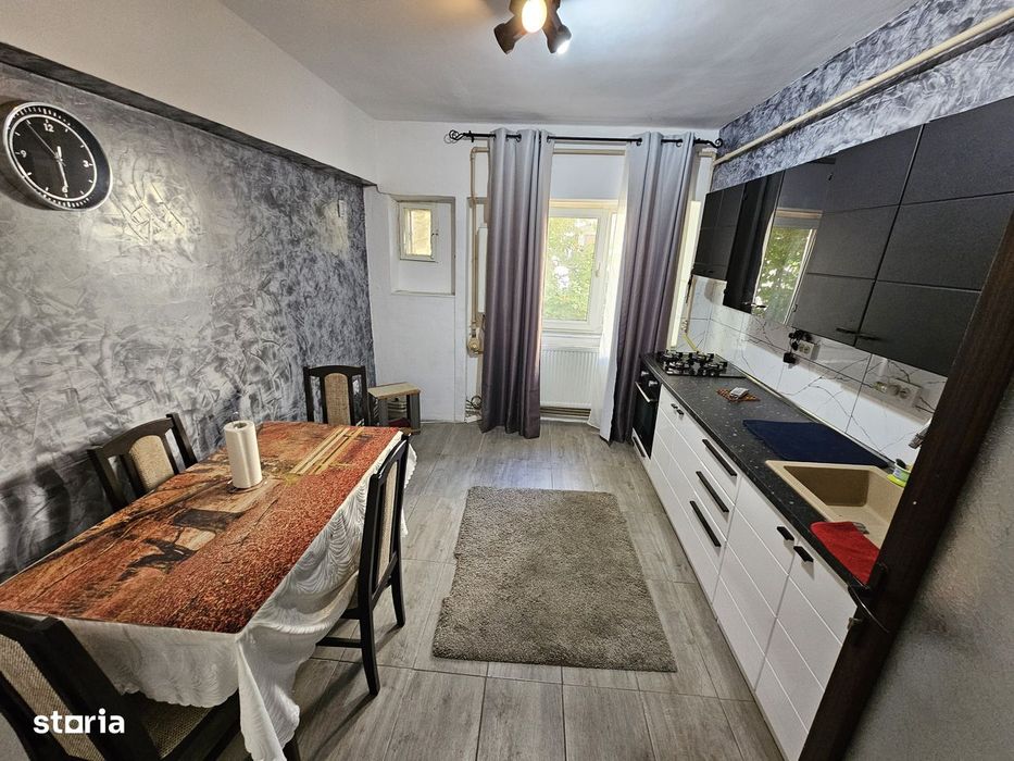 Vand ap cu 3 camere zona Posta 4
