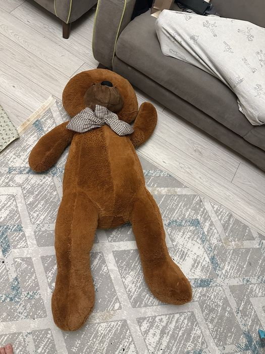 Продам двух мишек 140 см