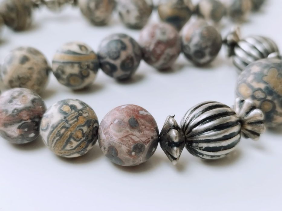 Colier/lant din argint de 925, din pietre de jasp leopard