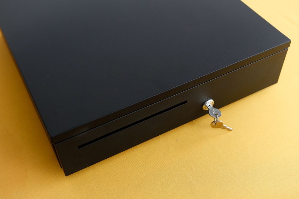 Денежный ящик, ящик для денег.