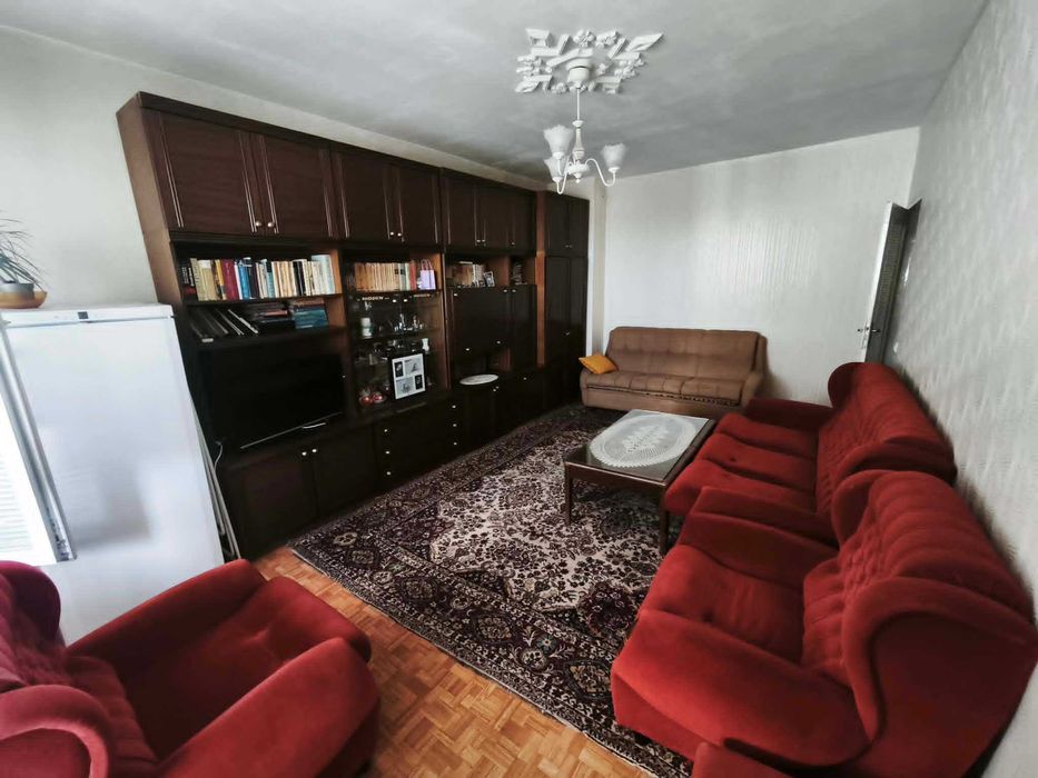 Продавам двустаен апартамент 65 кв. м. кв. Казански