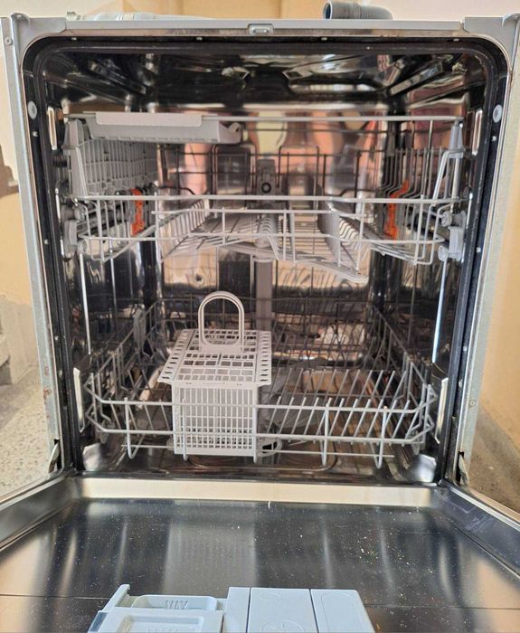 Вградена съдомиялна Hotpoint-Ariston LTB 6B019 C – за ремонт
