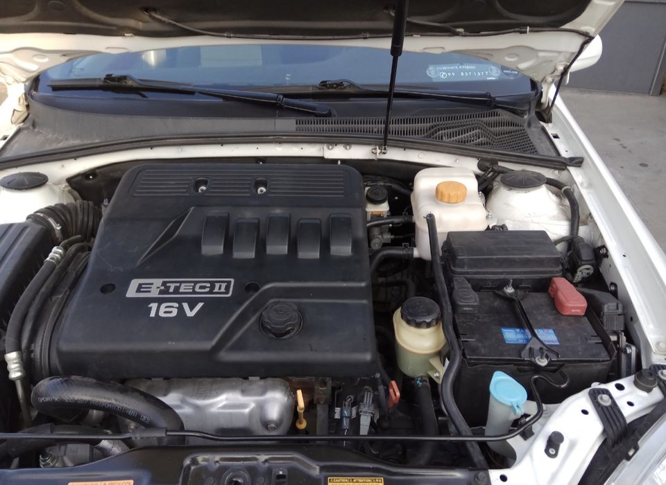 Большая крышка двигателя на Lacetti 1.6