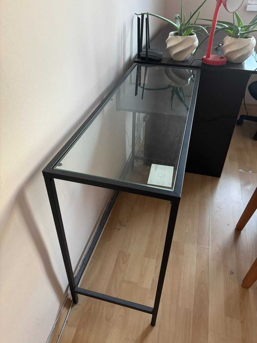 Стъклена масичка