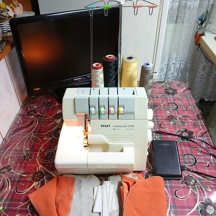 Masina de cusut si surfilat cu 2 ace PFAFF  HOBBYLOCK 4762