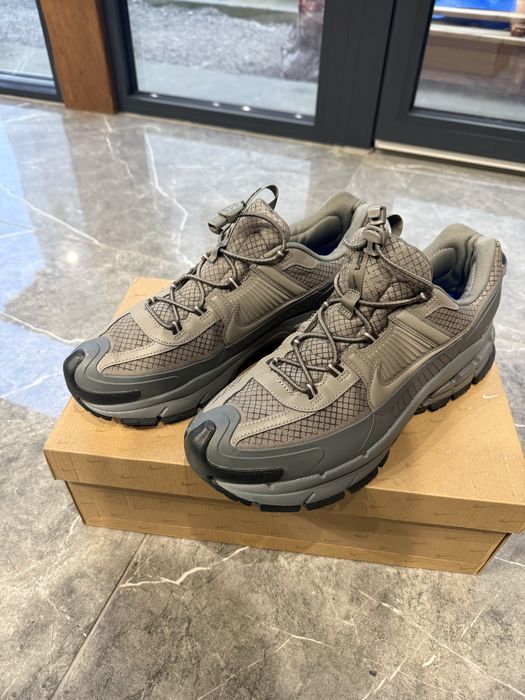 Маратонки NIKE Zoom Vomero Roam Reflet