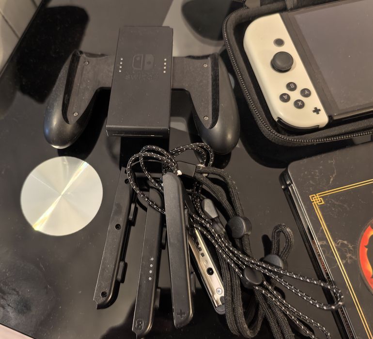 Nintendo Switch + Подарък