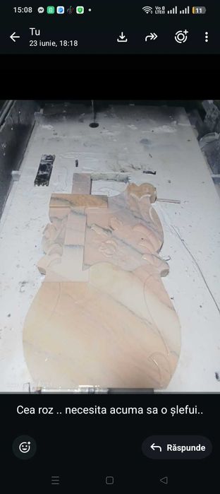 Monument marmura alb-roz
