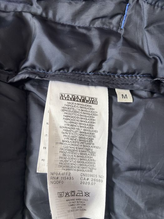 Продавам яке Napapijri