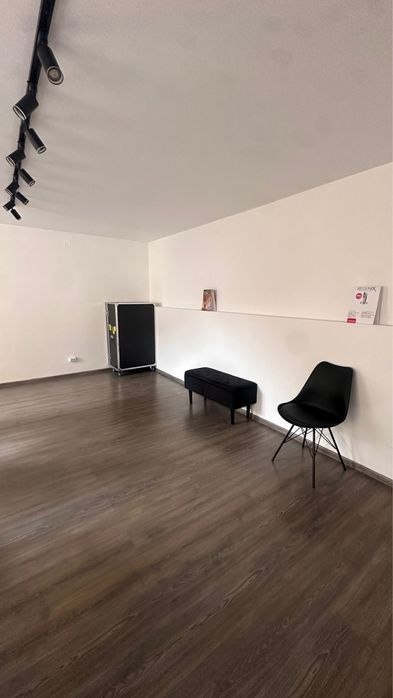 Inchiriez post manichiura salon Brasov
