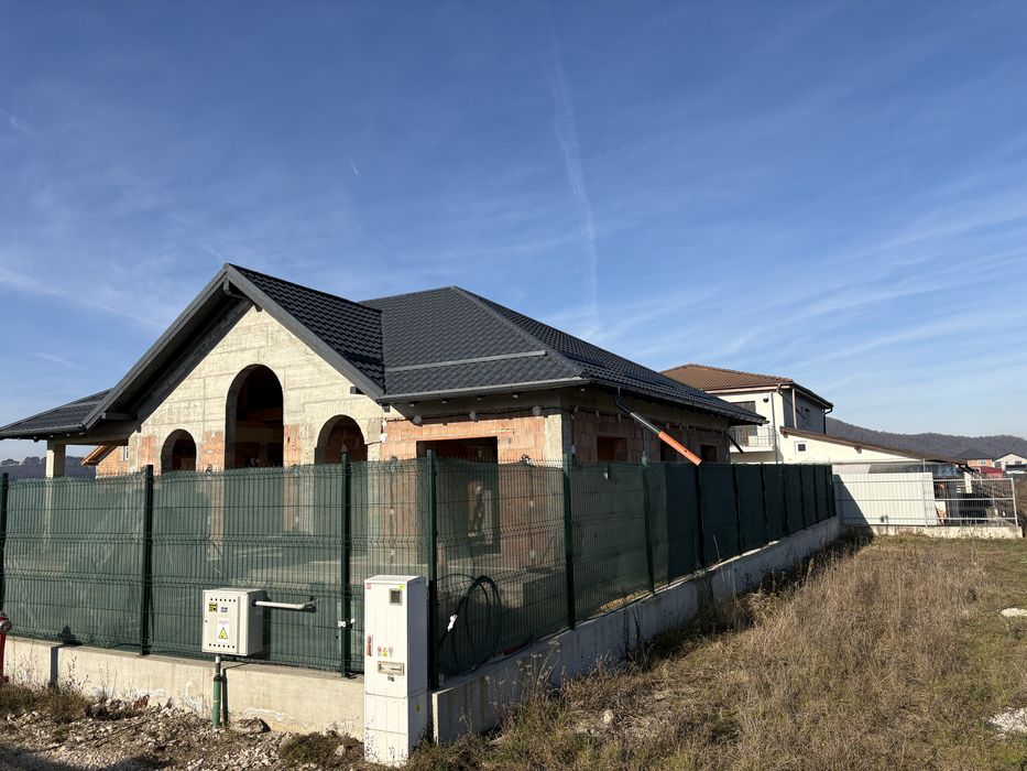 Vand casa la rosu(130mp utili)