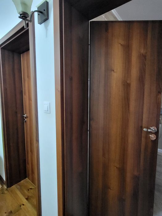 Usi interior Porta Doors, nuanta lemn cires.