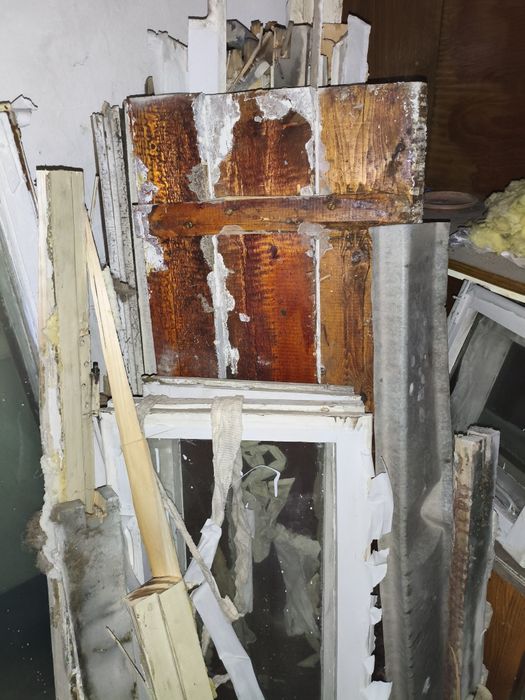 Отдам окна деревянные со стеклами