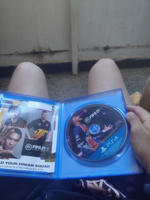 Продавам FiFa 21