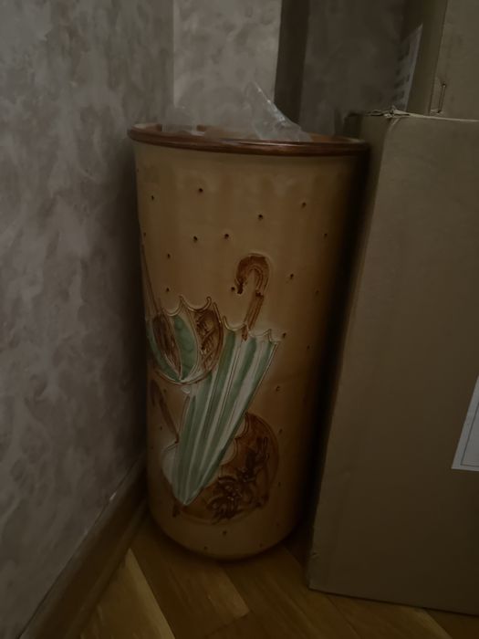 Керамическая ваза для зонтов