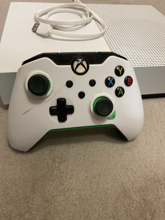 Xbox one s + controler