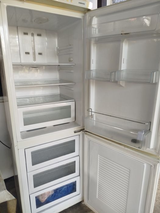 Продам Холодильник Samsung
