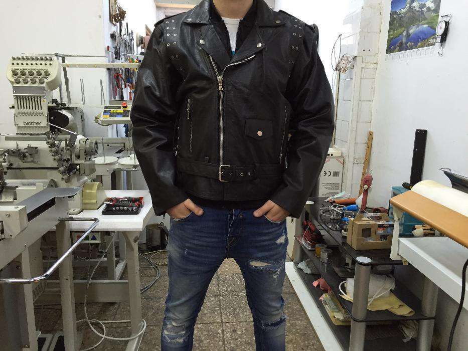 geaca din piele naturala cu un model frumos