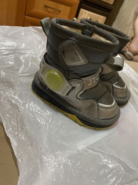 Продам обувь детскую