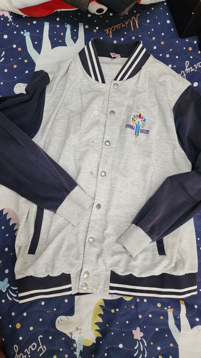 Бомбер 12-13 лет состояние отличное