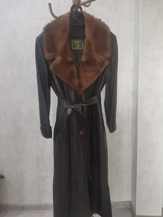 Кожаный женский плащ