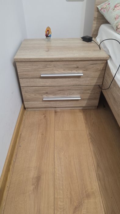 Vanzare  pat cu 2 noptiere si o comda