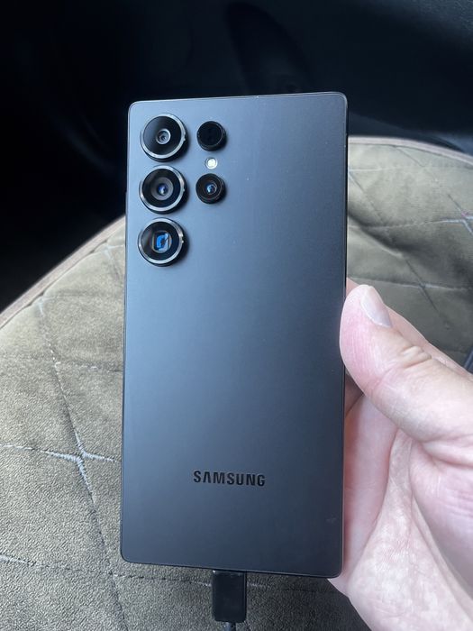 Samsung 25 Ultra.iPhone 17Pro Max