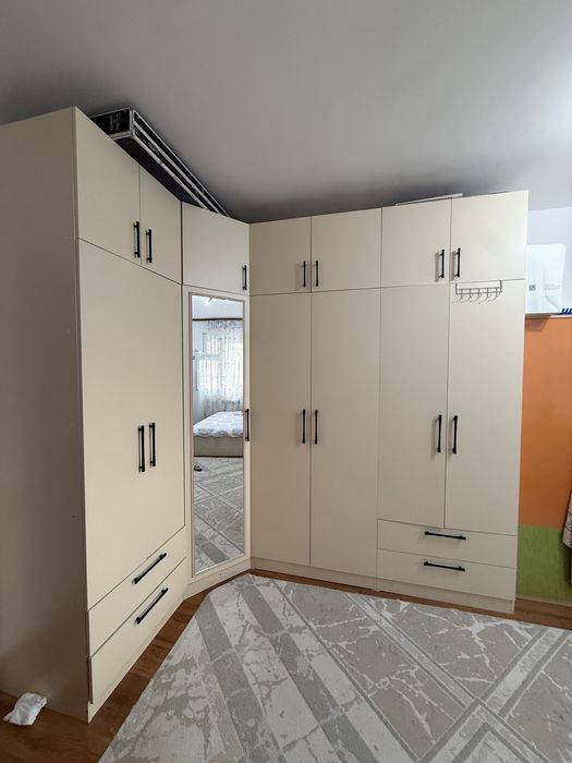 Срочно продам Угловой шкаф для спальни