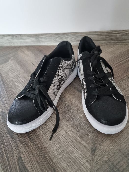 Нови дамски кецове