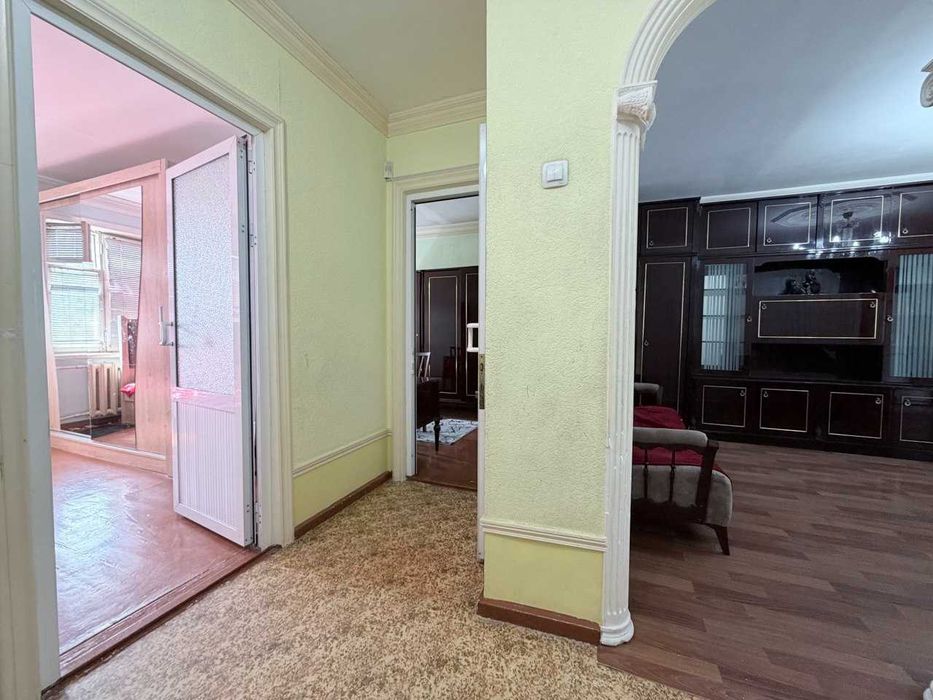 метро ХАМЗА 3/3/5  СРОЧНО !