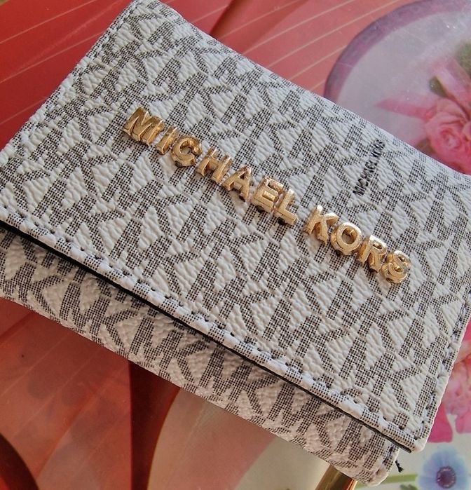 Portofee dama logo auriu, feronerie metalica