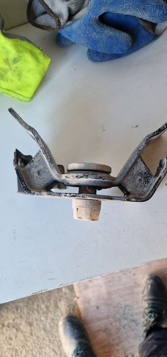 Прадо 120. 4runner.  Акпп Падушка сы.