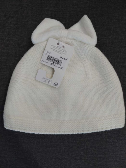 Детски чисто нови шапки