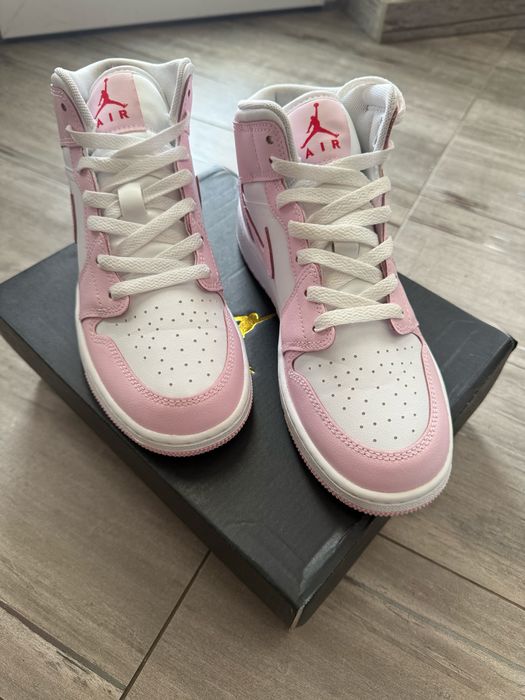 Adidasi jordan 1 mid