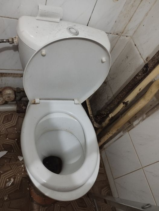 Продам ванную 150/70 раковину, унитаз.